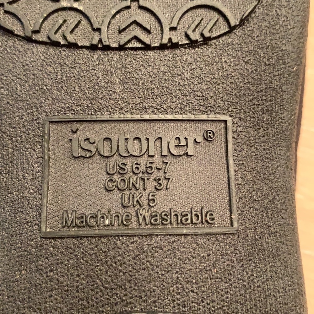 Women’s Isotoner slippers SOFT size 6.5-7 - Picture 4 of 4
